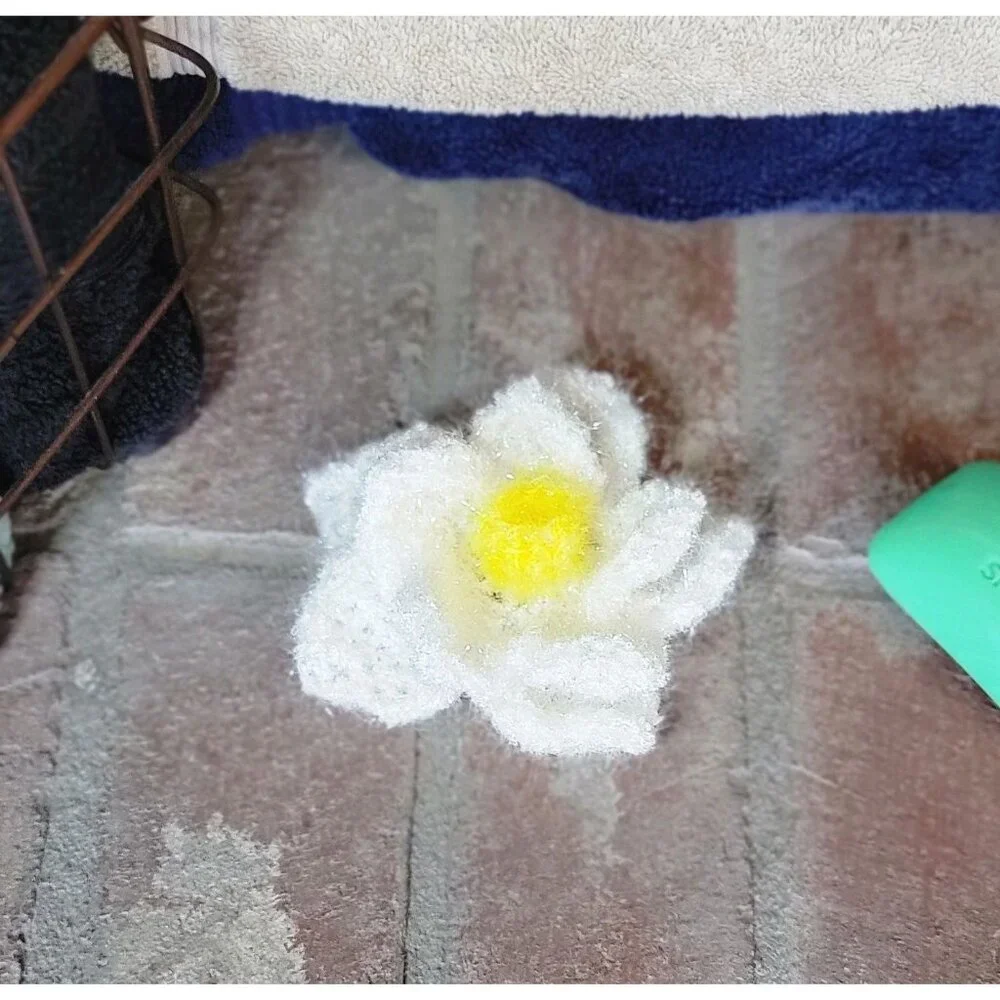 White and Yellow Flower Scrubby